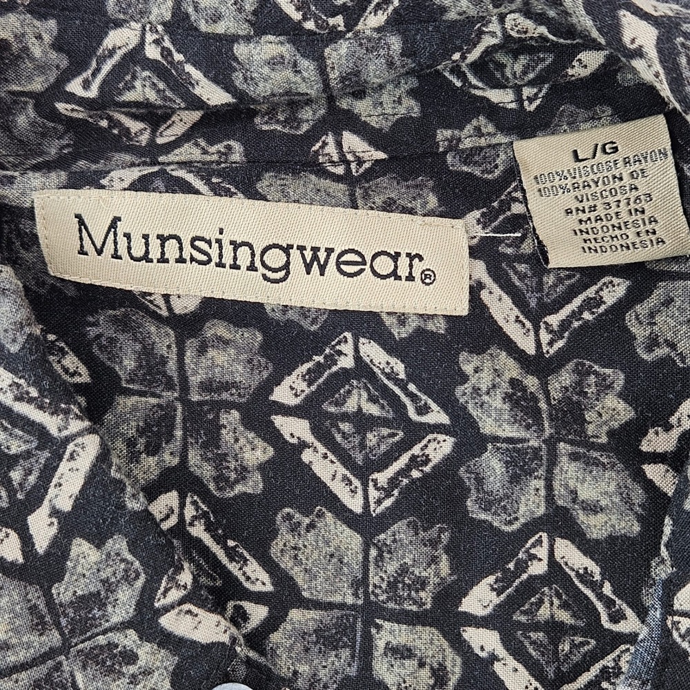 Munsingwear Mens Large Vintage 90s Geometric Viscose Rayon Button Down Shirt